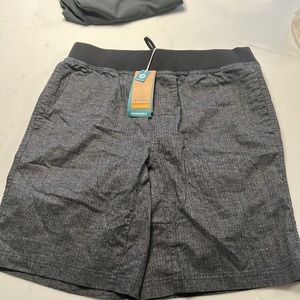 Prana Mens shorts - size M. NWT